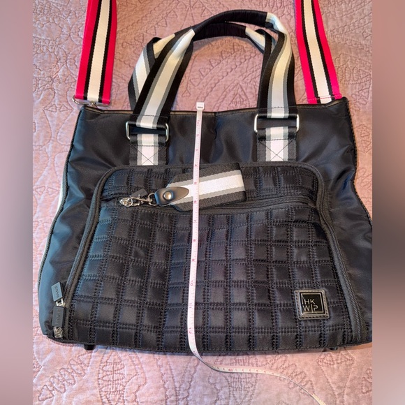 Elegant Black Quilted Laptop Bag with Pink Accents - Picture 16 of 16